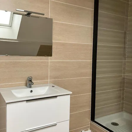 Homestay A Louer Avec Grand Lit 160 Par 200 Au Mans Le Mans